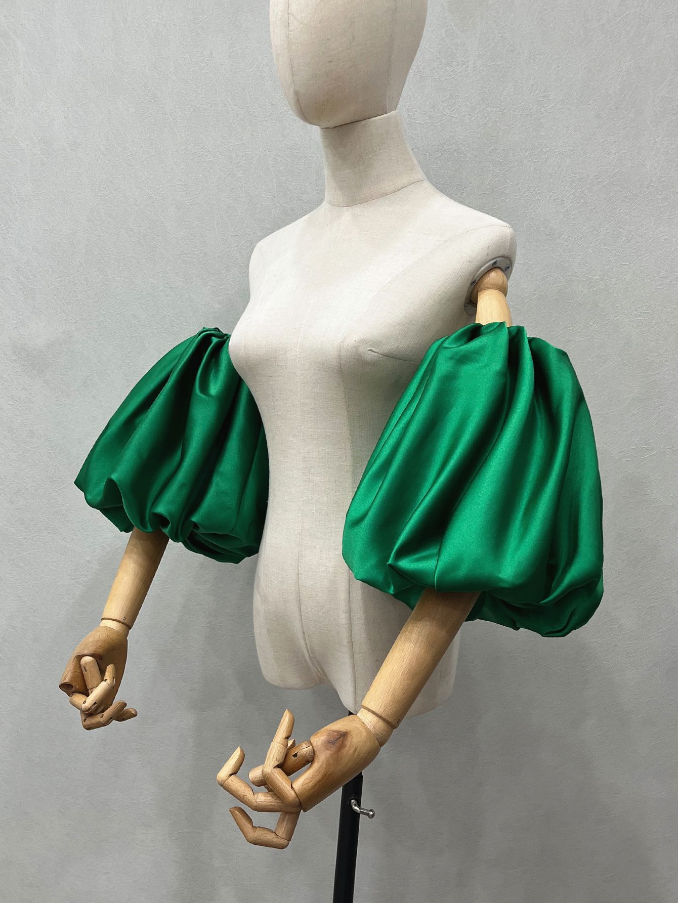 Women's Elegant Designer Puff  - Vintage Fashion Photography ulasan dan harga