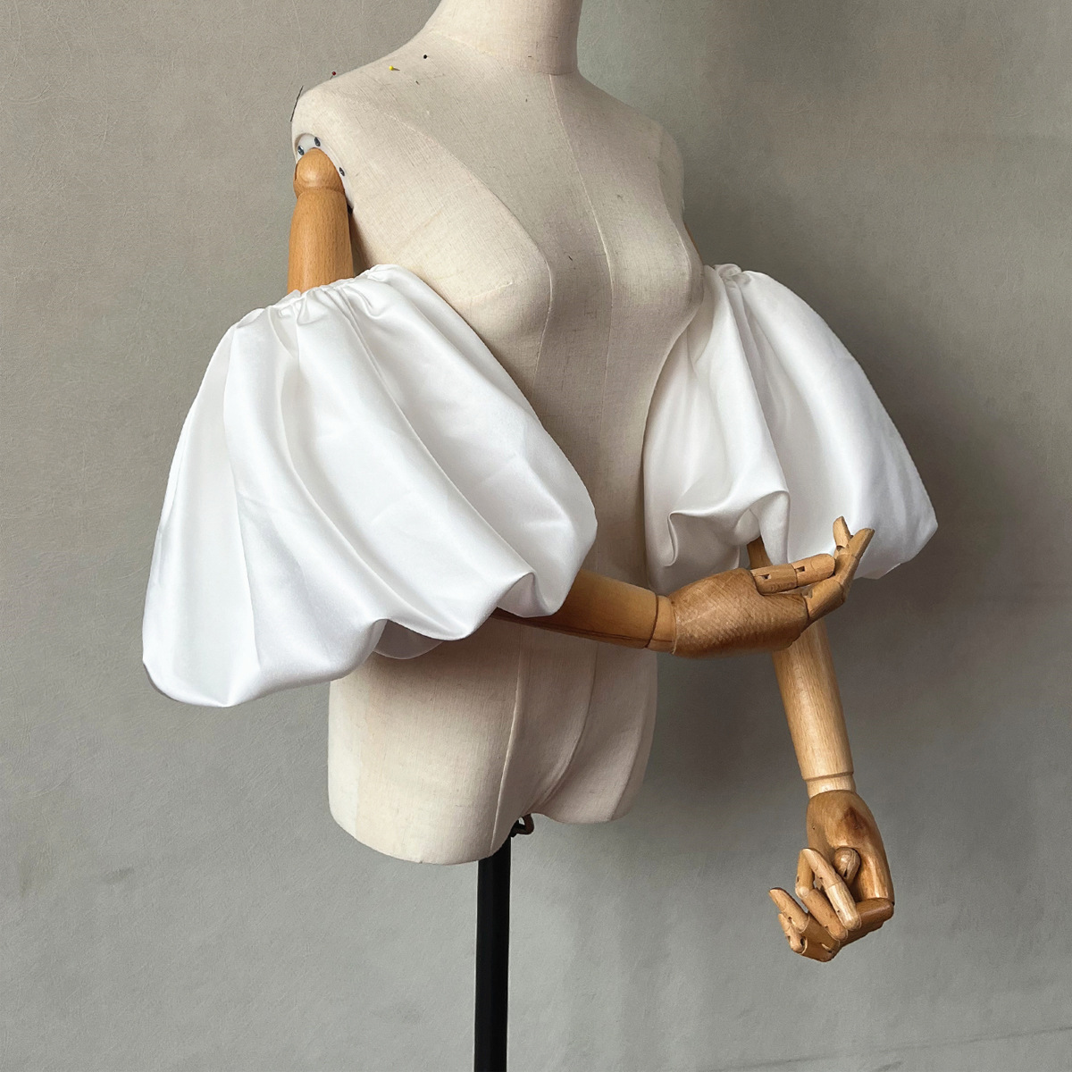 Women's Elegant Designer Puff  - Vintage Fashion Photography ulasan dan harga